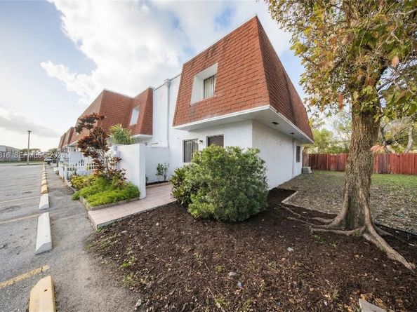 10710 NW 7th St 11B, Miami FL 33172