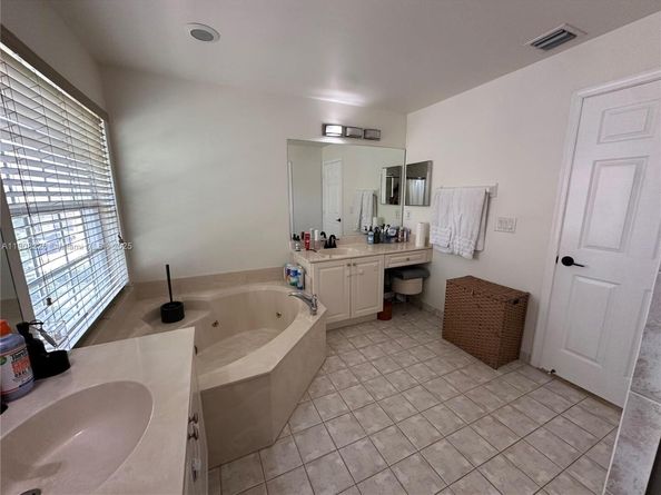 12464 SW 42nd St, Miramar FL 33027