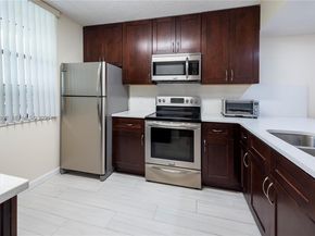 1530 Whitehall Dr 302, Davie FL 33324