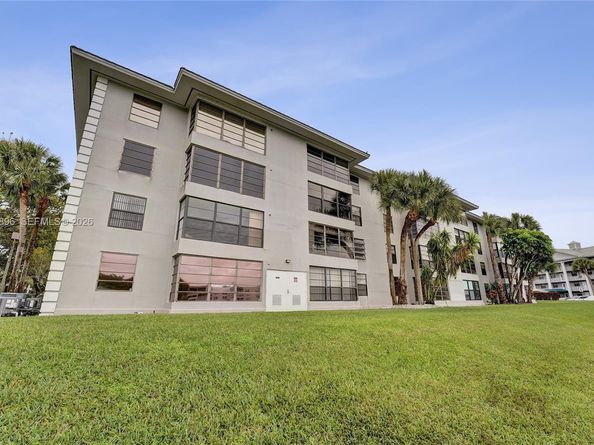 1530 Whitehall Dr 302, Davie FL 33324