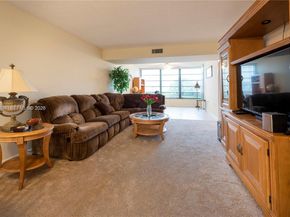 1530 Whitehall Dr 302, Davie FL 33324