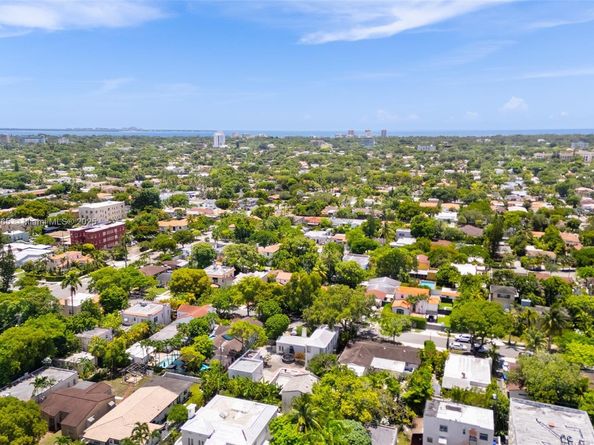 1860 SW 12th St, Miami FL 33135