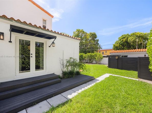 1860 SW 12th St, Miami FL 33135