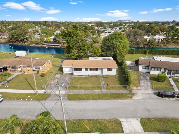 19621 NW 39th Ct, Miami Gardens FL 33055