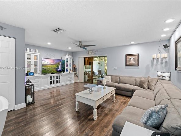 1150 NW 99th Ave 69, Pembroke Pines FL 33024