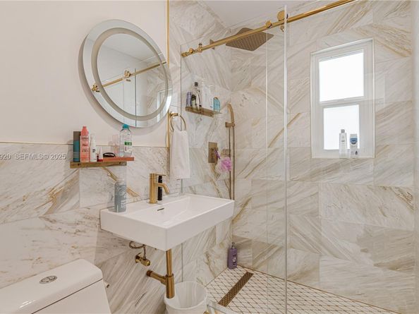 7235 SW 39th, Miami FL 33155