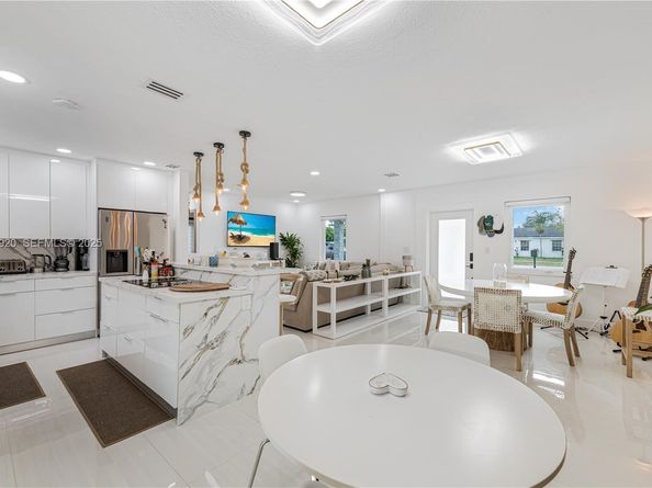 7235 SW 39th, Miami FL 33155