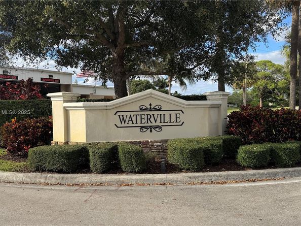 1121 Vermilion Dr, West Palm Beach FL 33461