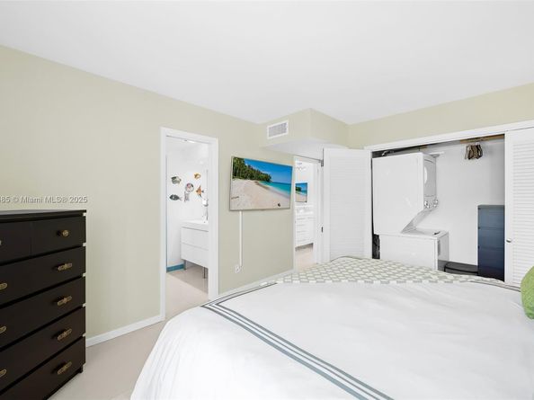 Undisclosed Address #A11795485, Fort Lauderdale FL 33316