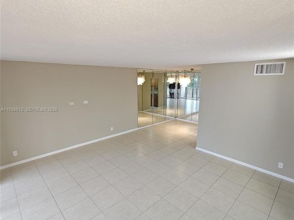 7051 Environ Blvd 433, Lauderhill FL 33319