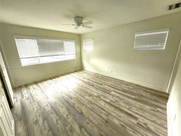 2881 NE 32nd St 221, Fort Lauderdale FL 33306