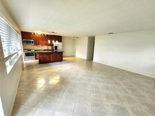 2881 NE 32nd St 221, Fort Lauderdale FL 33306