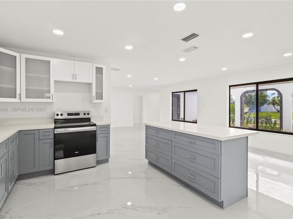 8631 NW 24th Court, Pembroke Pines FL 33024