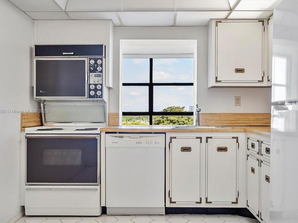 600 Parkview Dr 625, Hallandale Beach FL 33009