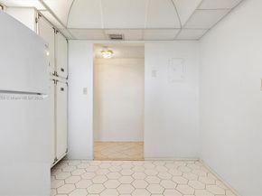 600 Parkview Dr 625, Hallandale Beach FL 33009