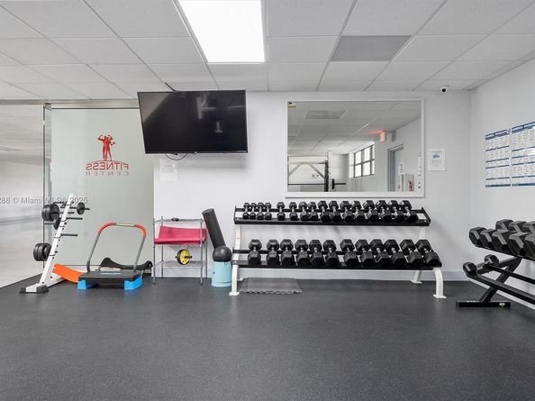 600 Parkview Dr 625, Hallandale Beach FL 33009
