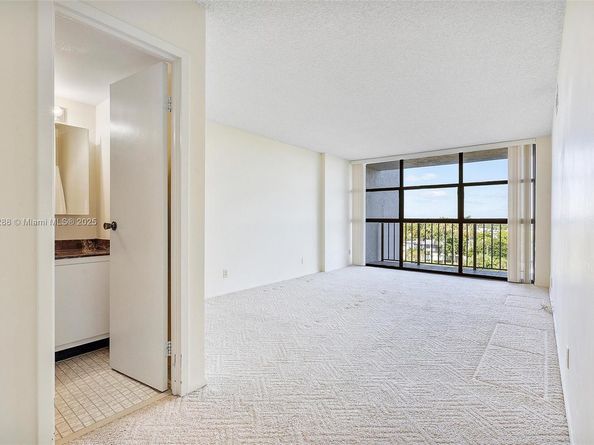 600 Parkview Dr 625, Hallandale Beach FL 33009