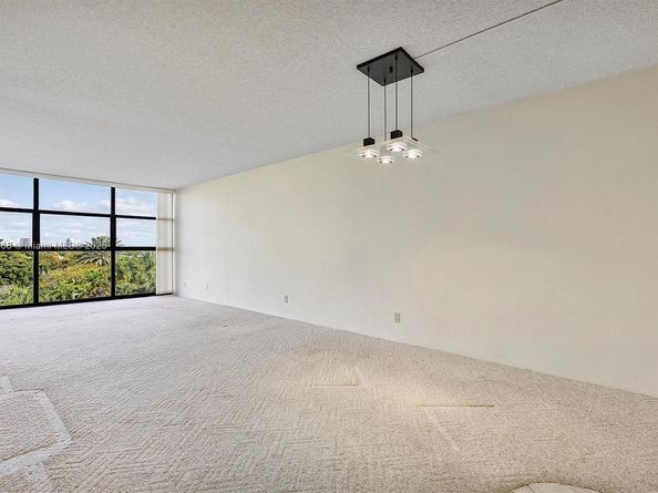 600 Parkview Dr 625, Hallandale Beach FL 33009