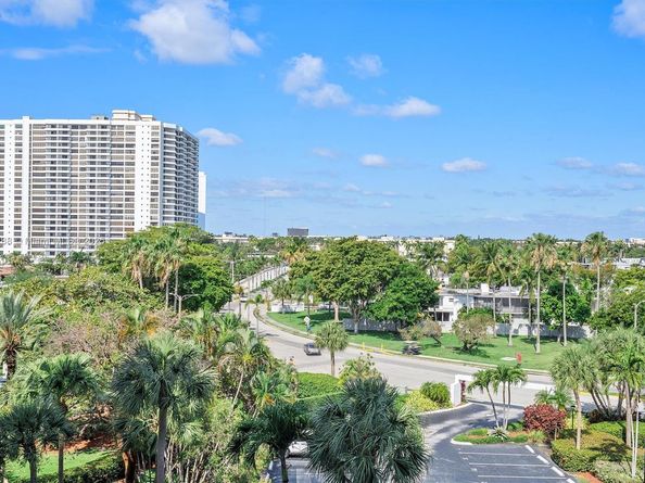 600 Parkview Dr 625, Hallandale Beach FL 33009