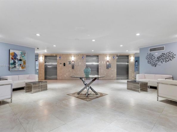 600 Parkview Dr 625, Hallandale Beach FL 33009