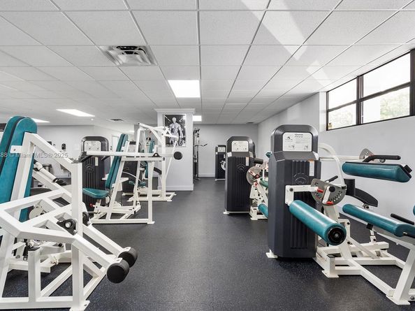 600 Parkview Dr 625, Hallandale Beach FL 33009