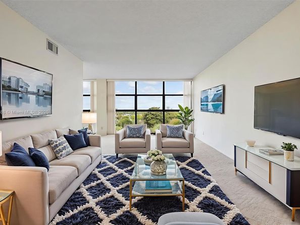 600 Parkview Dr 625, Hallandale Beach FL 33009