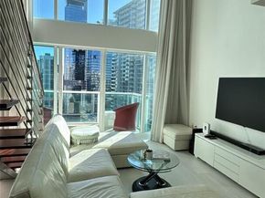41 SE 5th St 2004, Miami FL 33131