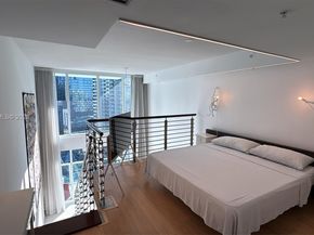 41 SE 5th St 2004, Miami FL 33131