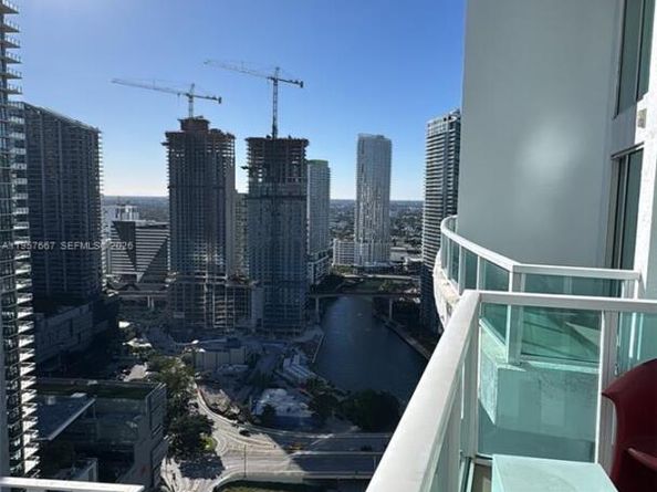 41 SE 5th St 2004, Miami FL 33131