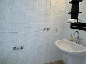 41 SE 5th St 2004, Miami FL 33131