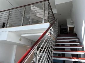 41 SE 5th St 2004, Miami FL 33131