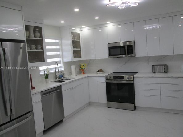 150 S Hollybrook Ter 303, Pembroke Pines FL 33025