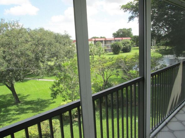 150 S Hollybrook Ter 303, Pembroke Pines FL 33025