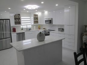150 S Hollybrook Ter 303, Pembroke Pines FL 33025