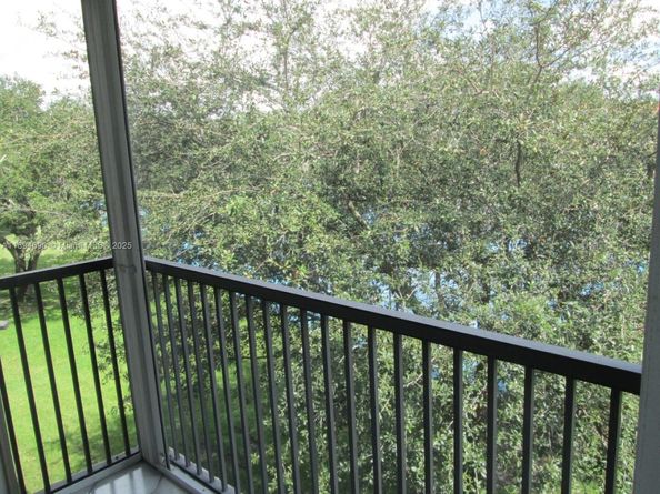 150 S Hollybrook Ter 303, Pembroke Pines FL 33025
