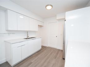 9040 NW 26th Pl, Sunrise FL 33322