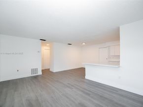 9040 NW 26th Pl, Sunrise FL 33322