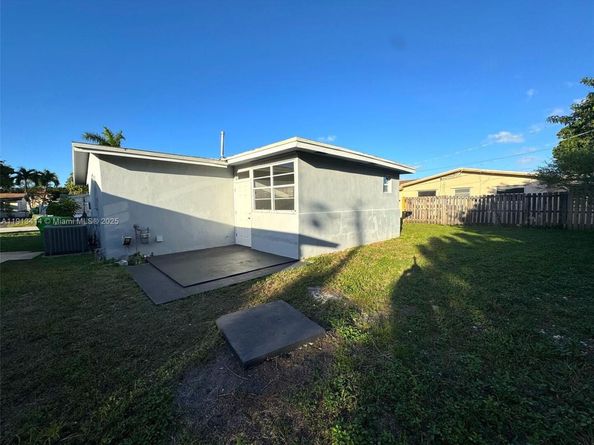 9040 NW 26th Pl, Sunrise FL 33322