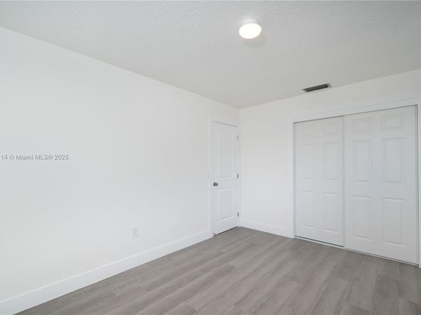 9040 NW 26th Pl, Sunrise FL 33322