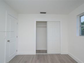 9040 NW 26th Pl, Sunrise FL 33322