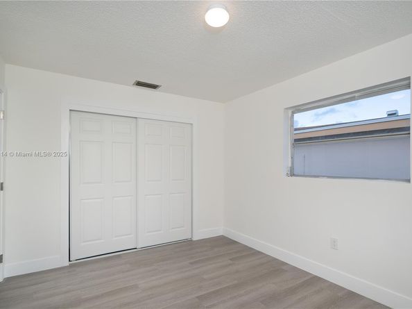 9040 NW 26th Pl, Sunrise FL 33322