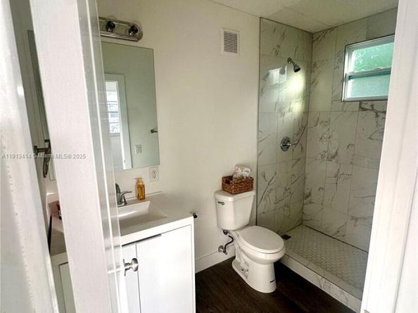 9040 NW 26th Pl, Sunrise FL 33322