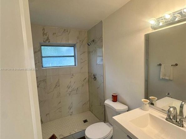 9040 NW 26th Pl, Sunrise FL 33322