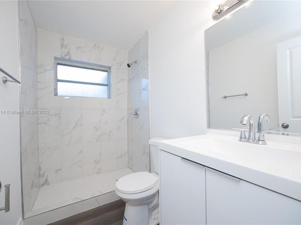 9040 NW 26th Pl, Sunrise FL 33322