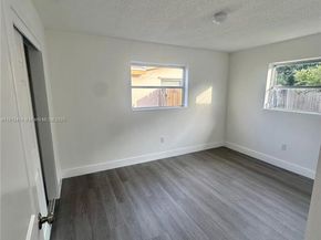 9040 NW 26th Pl, Sunrise FL 33322