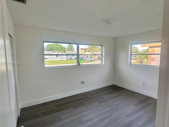 9040 NW 26th Pl, Sunrise FL 33322