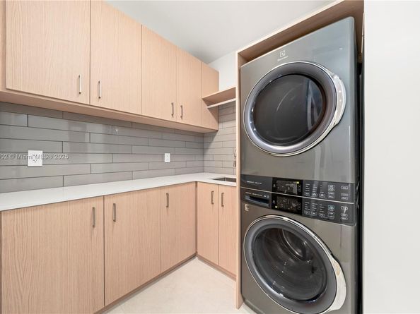 3200 Calusa St, Coconut Grove FL 33133