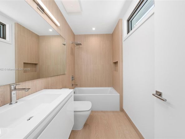 3200 Calusa St, Coconut Grove FL 33133