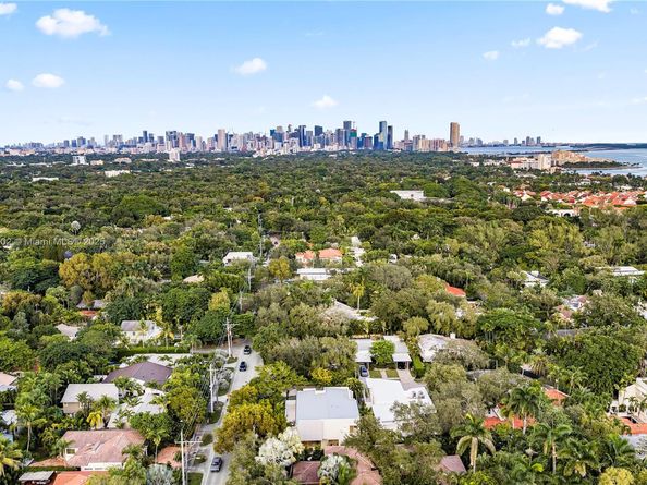 3200 Calusa St, Coconut Grove FL 33133