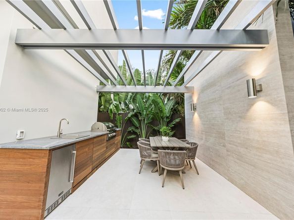 3200 Calusa St, Coconut Grove FL 33133